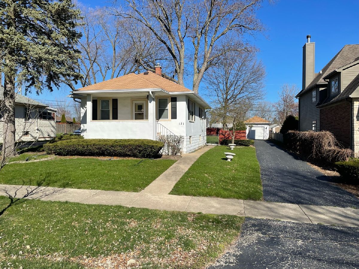 Homes & Condos & Townhomes Sold Mcintosh Westmont Illinois, 121 Warwick