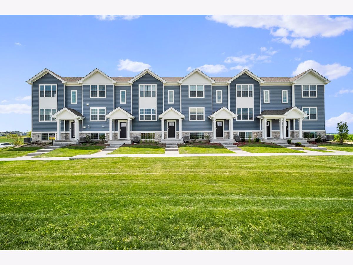 Homes & Condos & Townhomes Rented Prairie Ridge Hampshire Illinois, 1113 Briar Glen