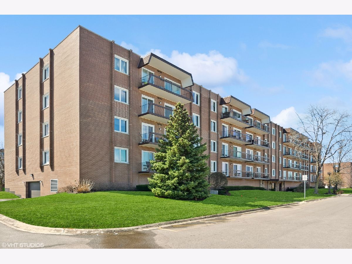 Condominiums Sold Washington Courte Niles Illinois, 8001 Courte