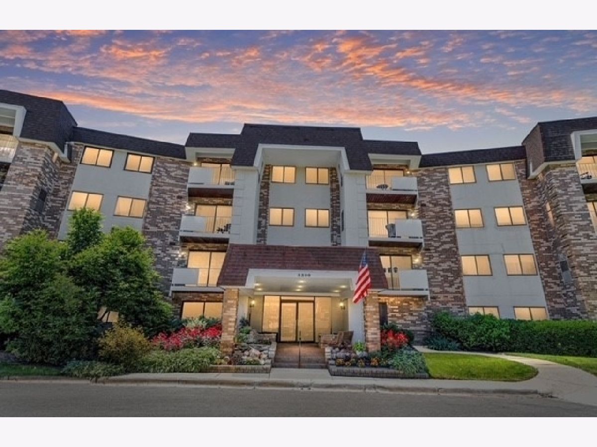 Townhomes & Condos & Homes Sold Frenchmens Cove Arlington Heights Illinois, 3350 Carriageway