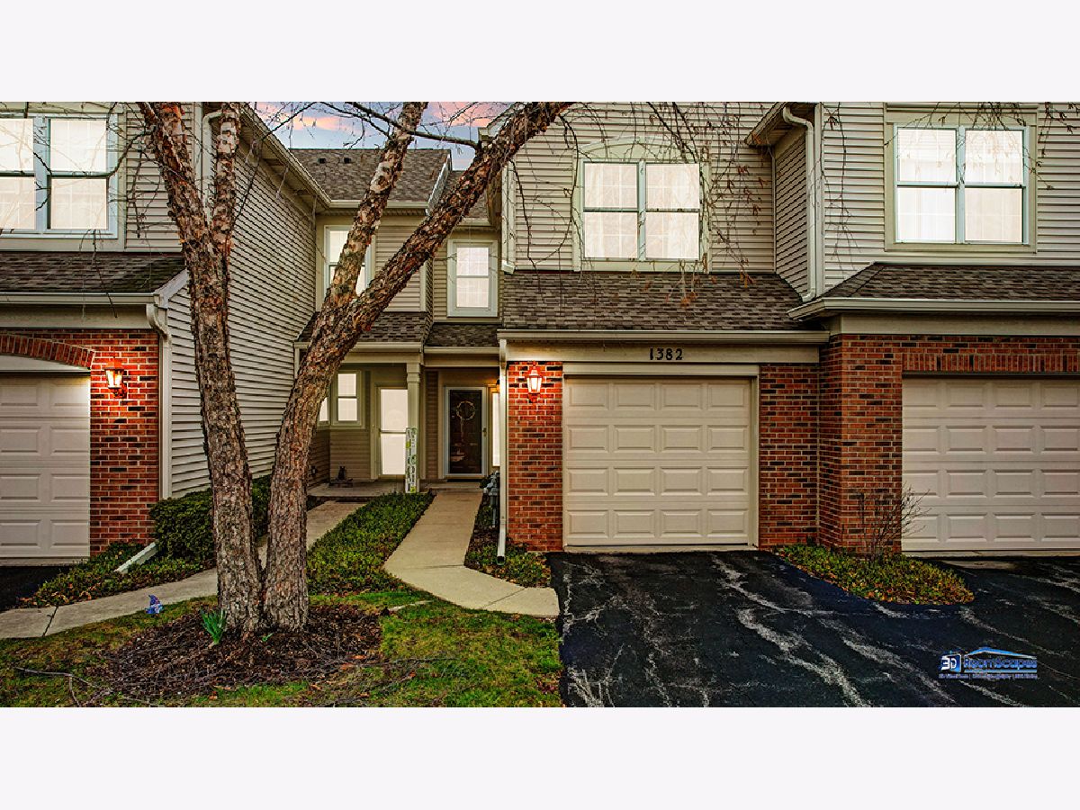 Townhomes & Homes Sold Briargate Grayslake Illinois, 1382 Longchamps