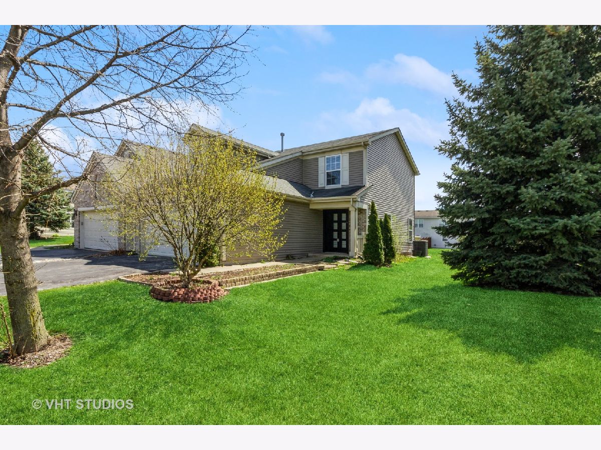 Townhomes & Homes Rented Cambridge Crest Crest Hill Illinois, 21555 Carlton