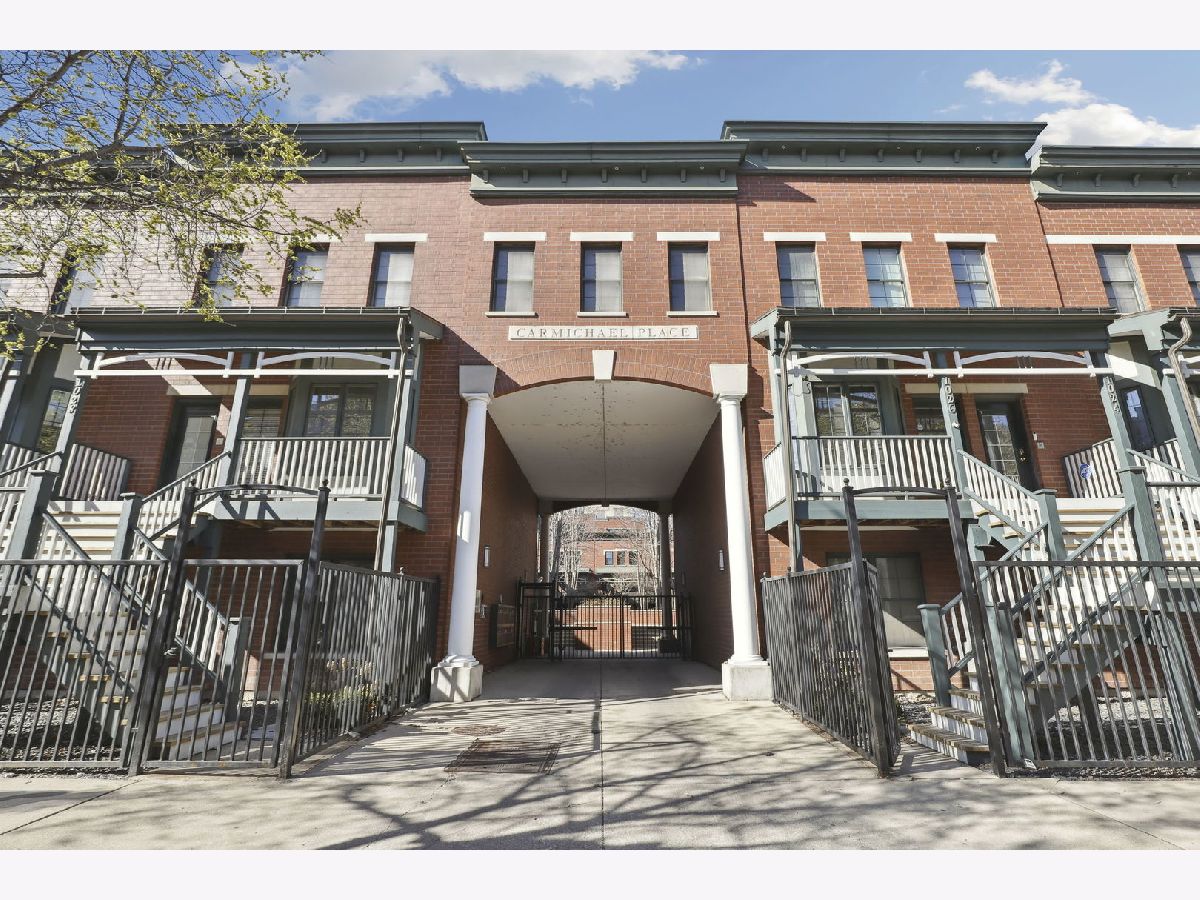 Townhomes Sold Carmichael Place Chicago Illinois, 1038 Monroe