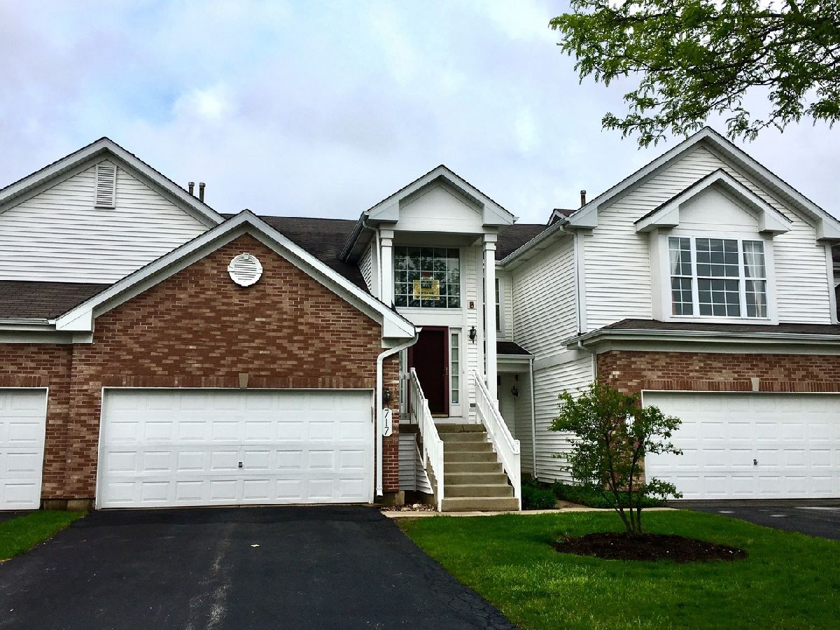 Townhomes Rented Stuarts Crossing St Charles Illinois, 717 Stuarts