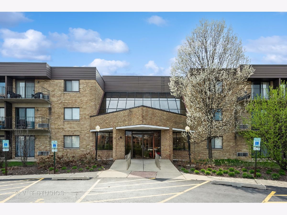 Condominiums Sold Saratoga Rolling Meadows Illinois, 5550 Astor
