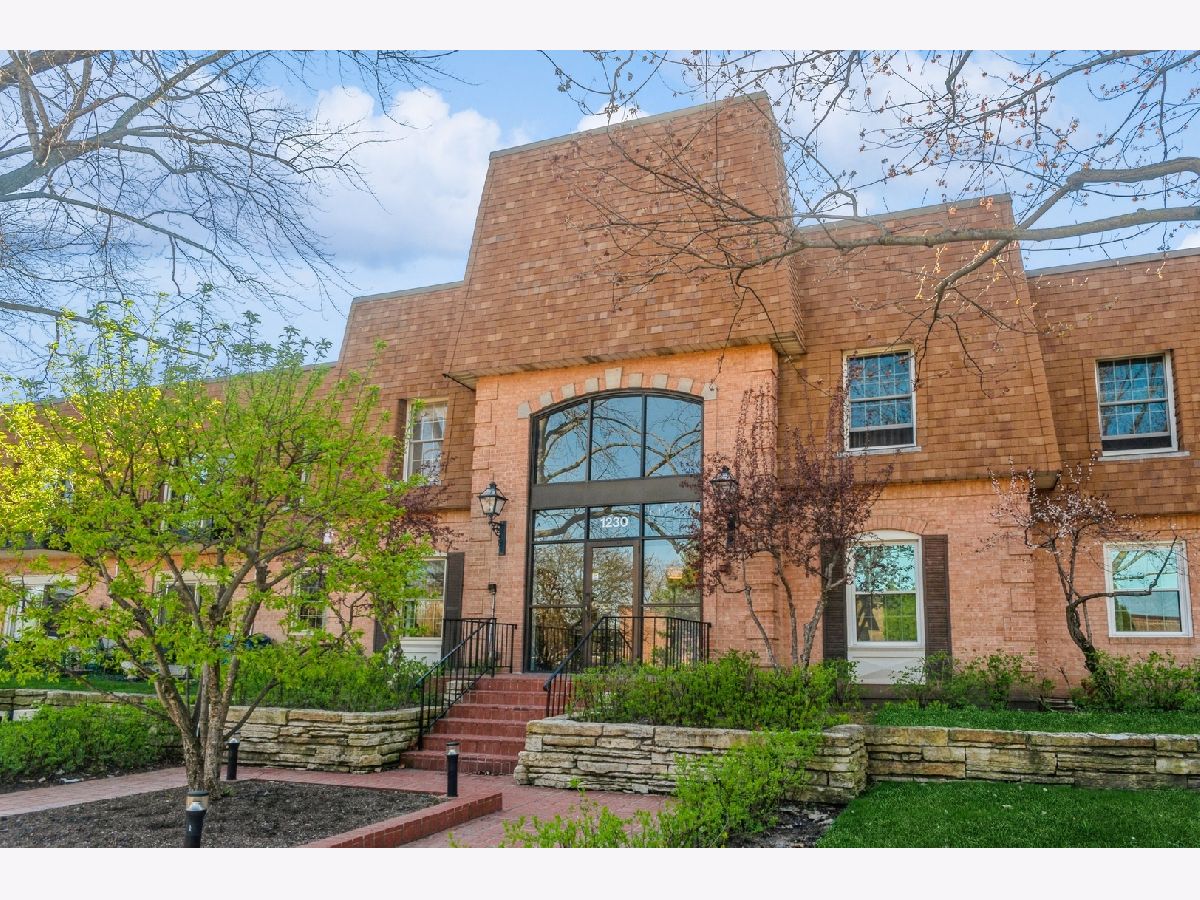 Condominiums Sold Brooke Estates Highland Park Illinois, 1230 Park