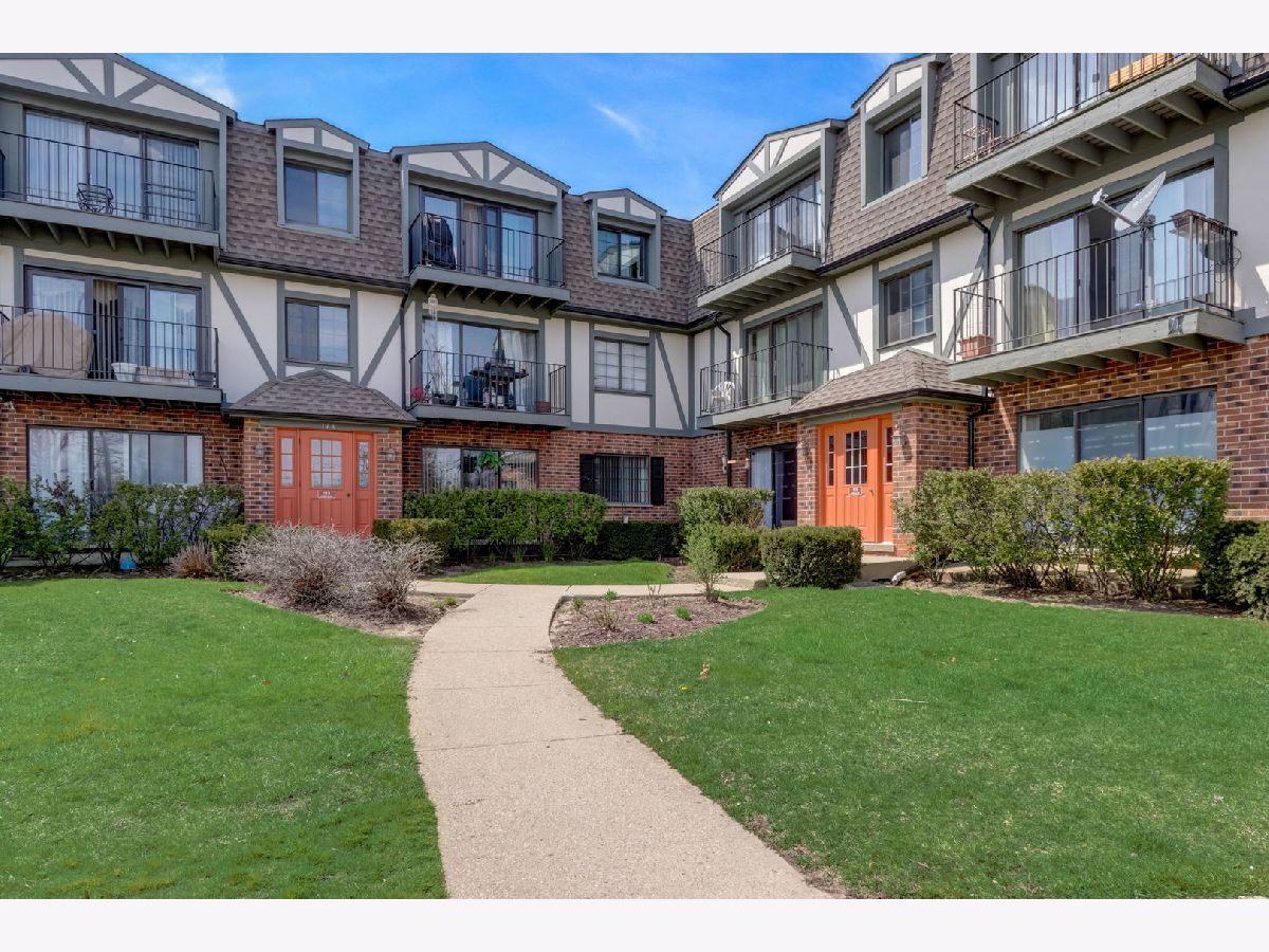 Condominiums Sold Steepleview Buffalo Grove Illinois, 120 Steeple