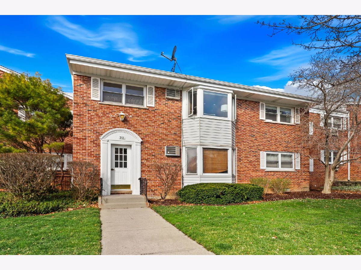 Condominiums Sold Hampton Courts Arlington Heights Illinois, 206 Somerset