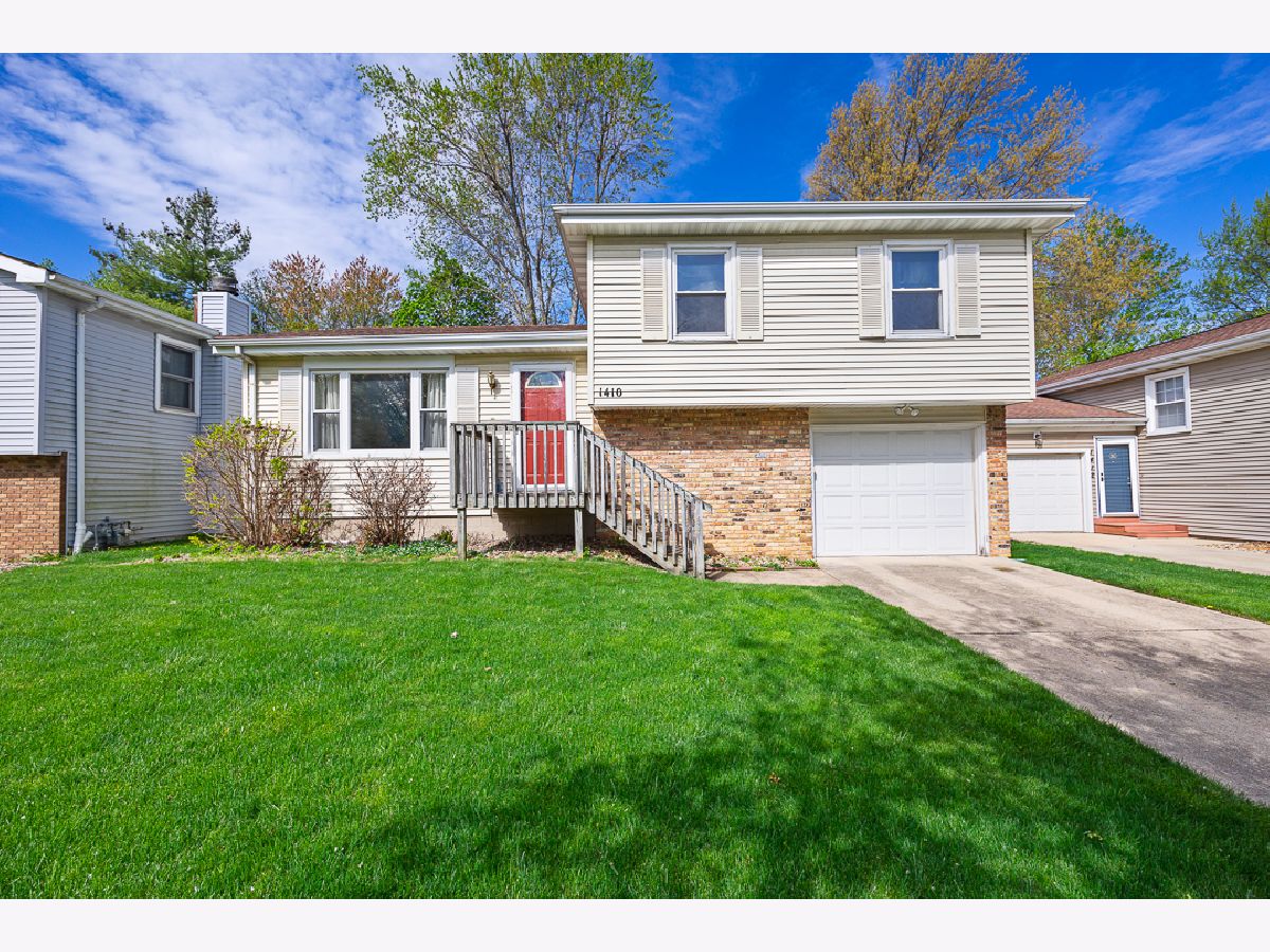 Homes & Condos & Townhomes Sold Lakewood Bloomington Illinois, 1410 Ridgeport