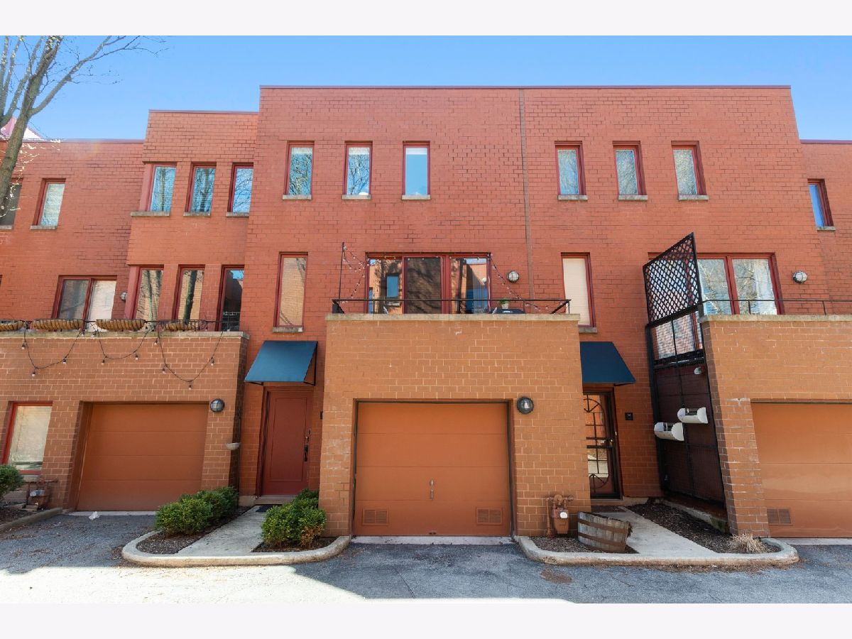 Townhomes & Condos & Homes Sold Dearborn Park Ii Chicago Illinois, 1214 Federal