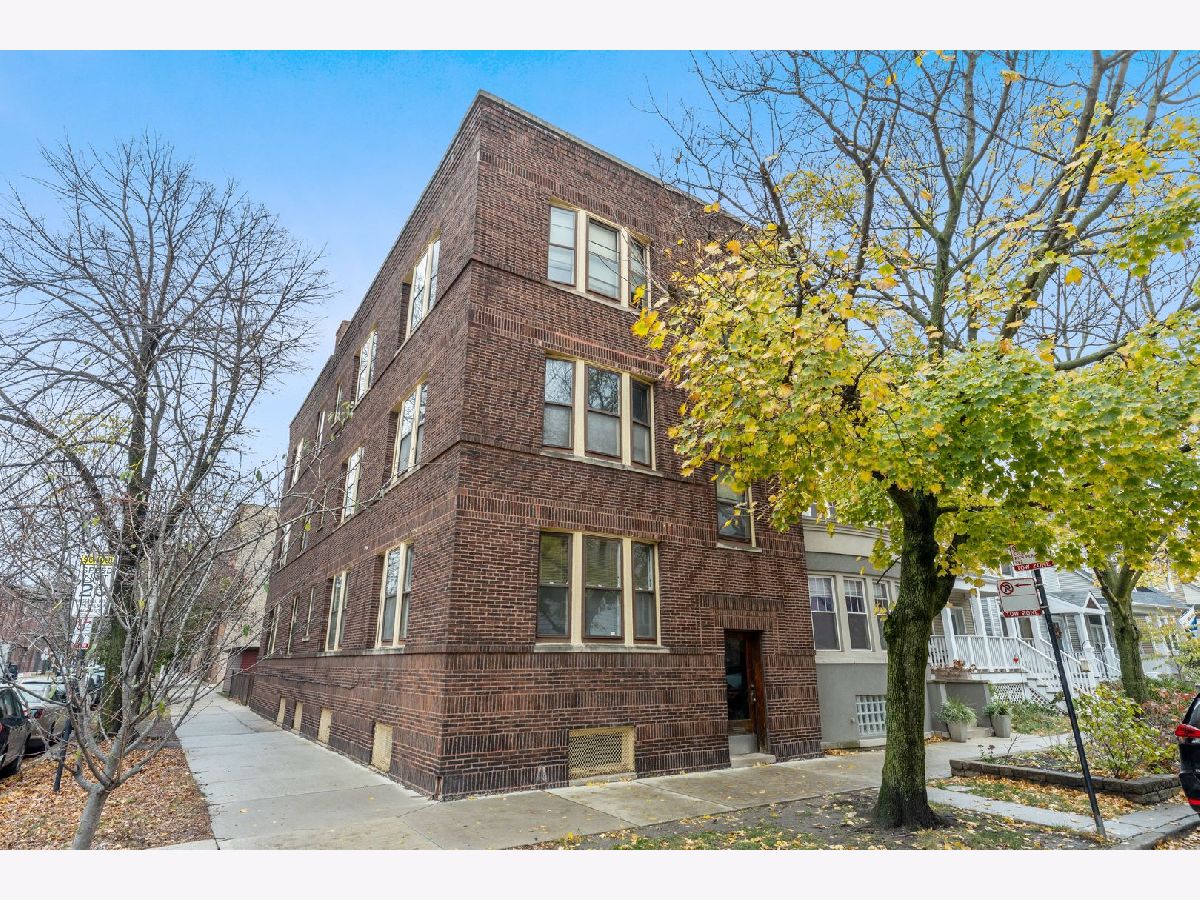 Condominiums Rented Sonoma On Addison Chicago Illinois, 3459 Paulina