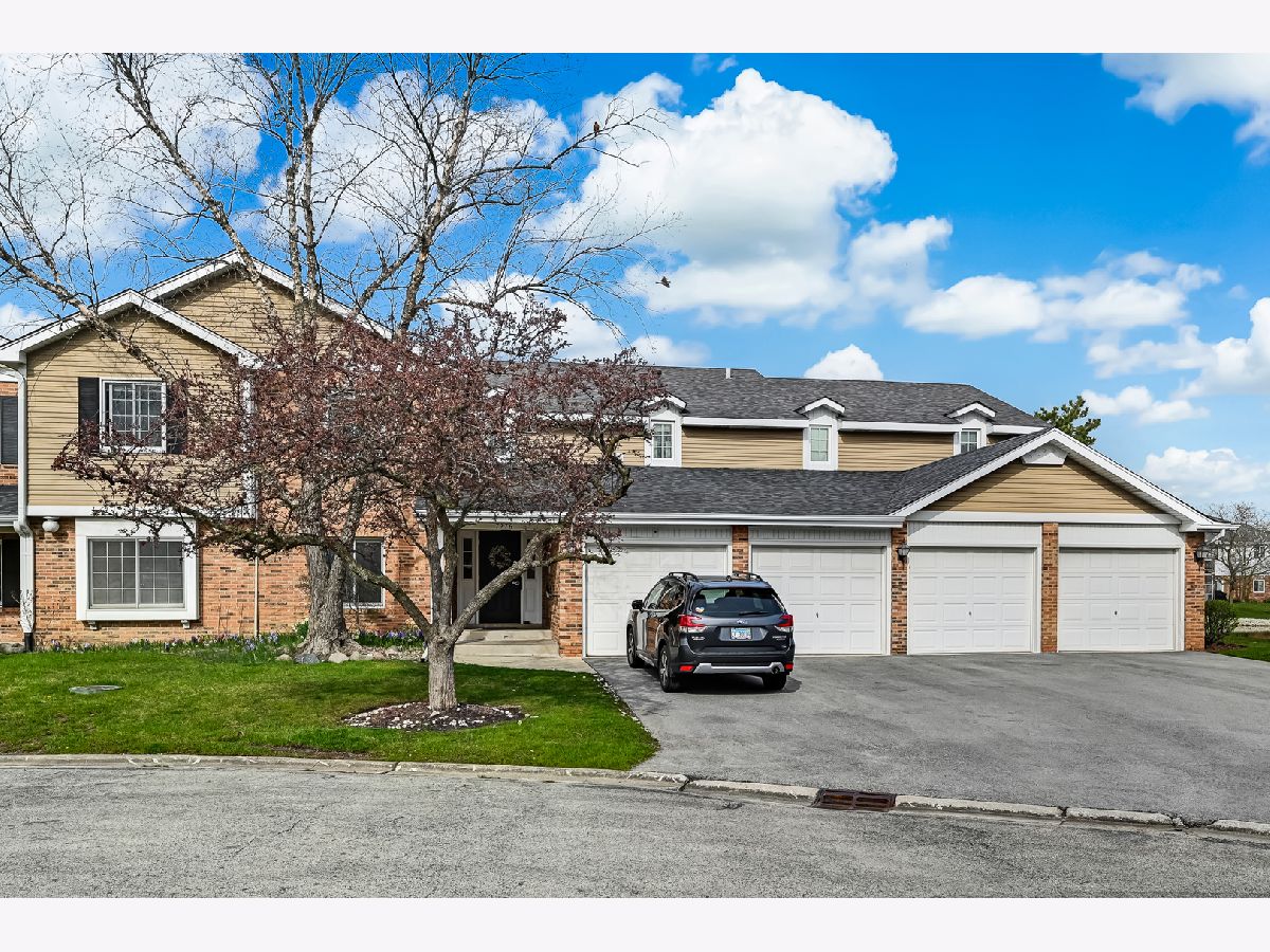 Condominiums Sold Lake Willow Way Willowbrook Illinois, 7276 Maplewood