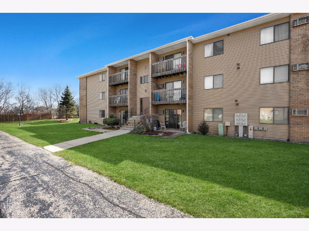 Condominiums Rented Virginia Road Condominiums Crystal Lake Illinois, 645 Virginia