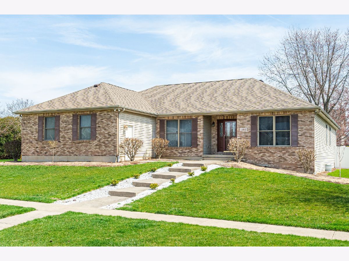 Homes Sold Windfield Meadows Sycamore Illinois, 1380 Axcel