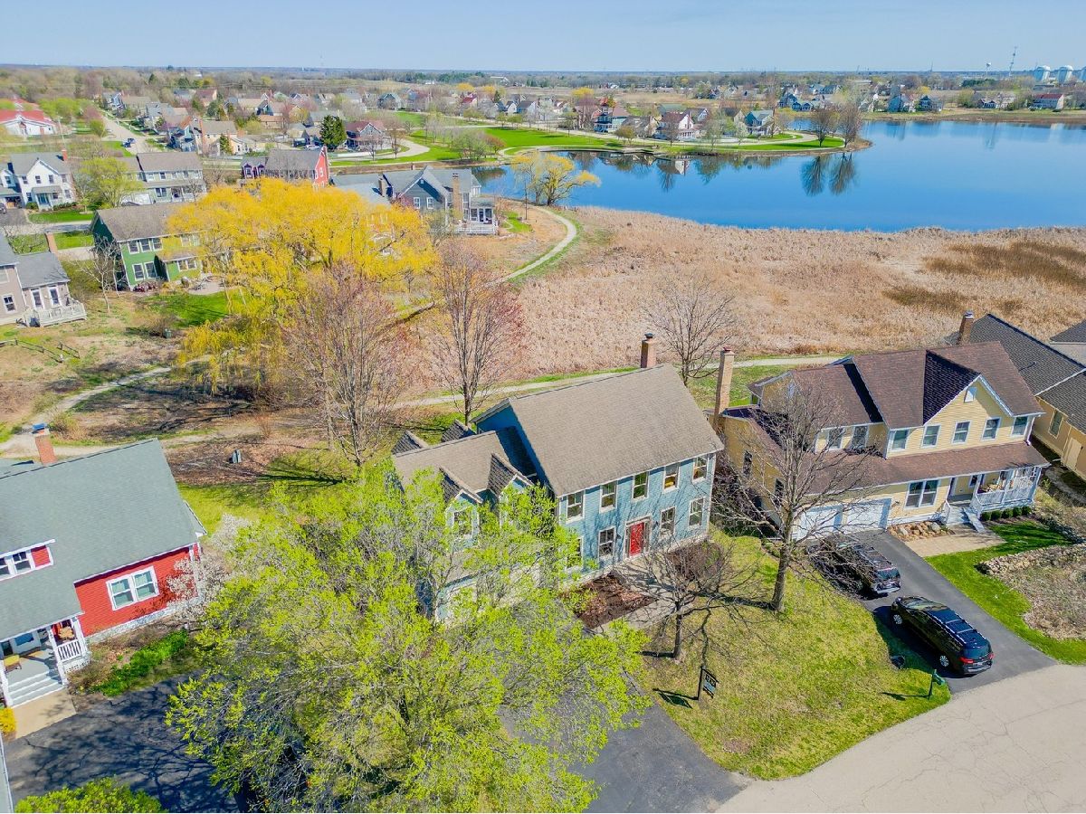 Homes & Condominiums Sold Prairie Crossing Grayslake Illinois, 1385 Calamus
