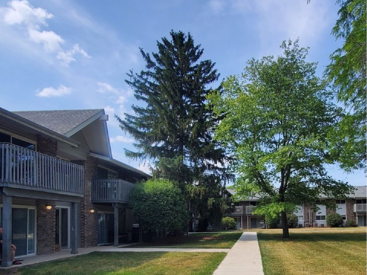 Condominiums Rented Waterfall Glen Willowbrook Illinois, 10S771 Clarendon Hills