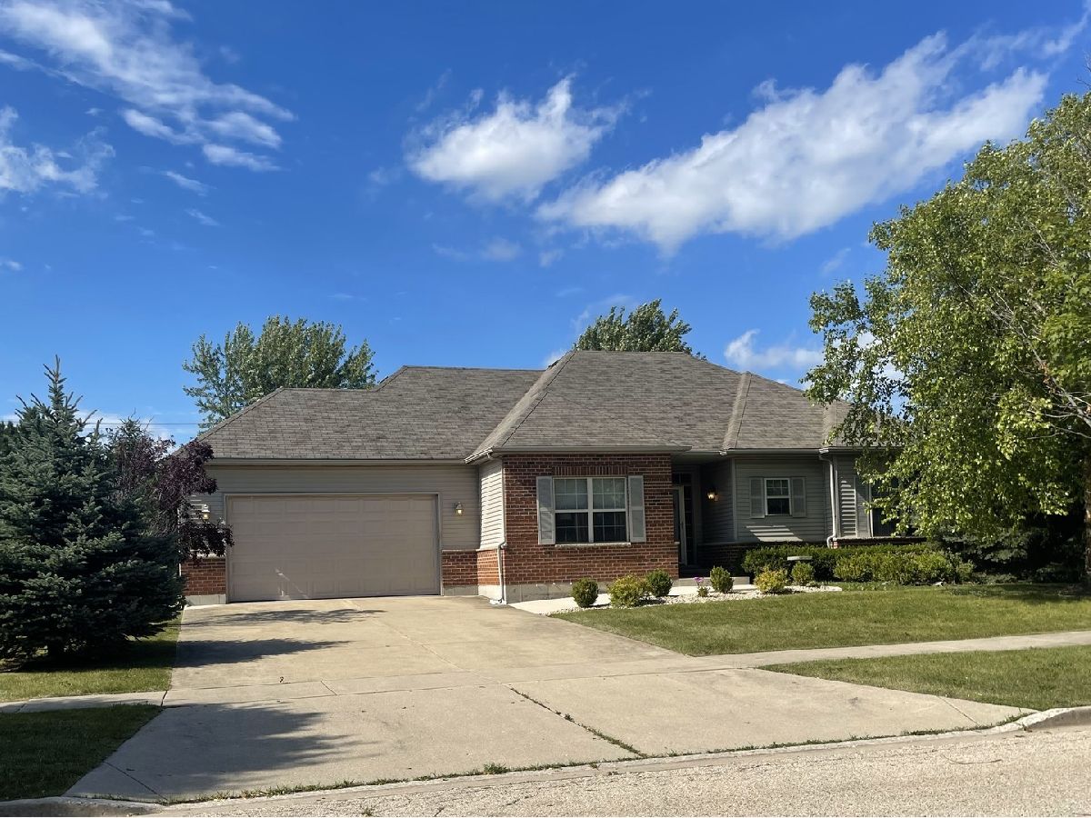 Homes & Condos & Townhomes Sold Hampshire Meadows Hampshire Illinois, 300 Red Hawk