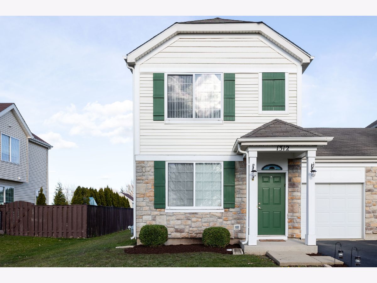 Townhomes & Homes Sold Summerfield Minooka Illinois, 1312 Kettleson