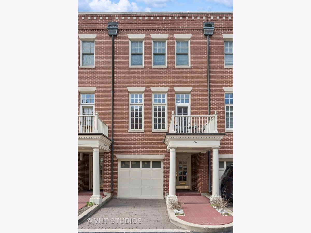 Townhomes & Condos & Homes Sold Embassy Club Chicago Illinois, 1414 Wrightwood