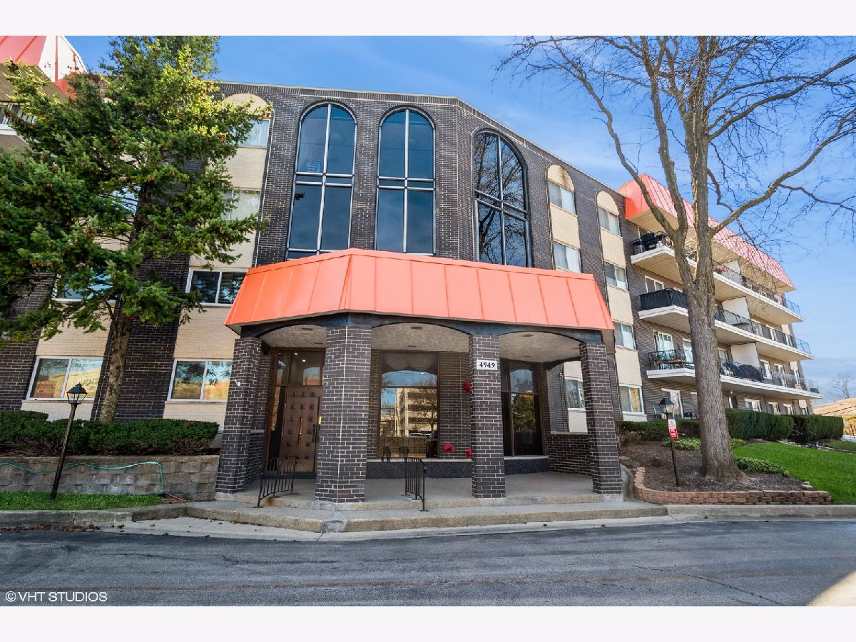 Condominiums & Homes Sold Barcelona Skokie Illinois, 4949 Golf