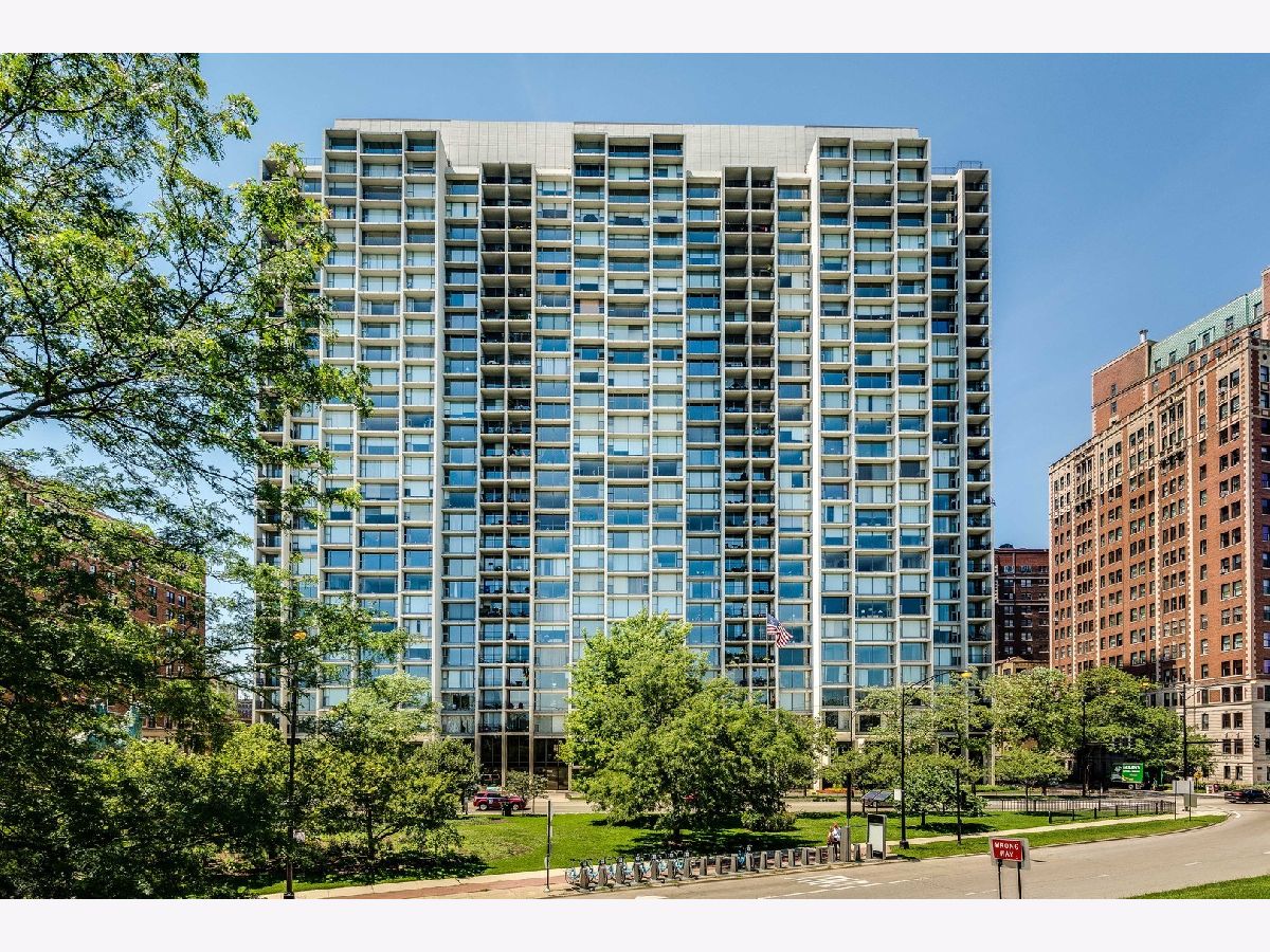 Condominiums Sold Harbor House Chicago Illinois, 3200 Lake Shore