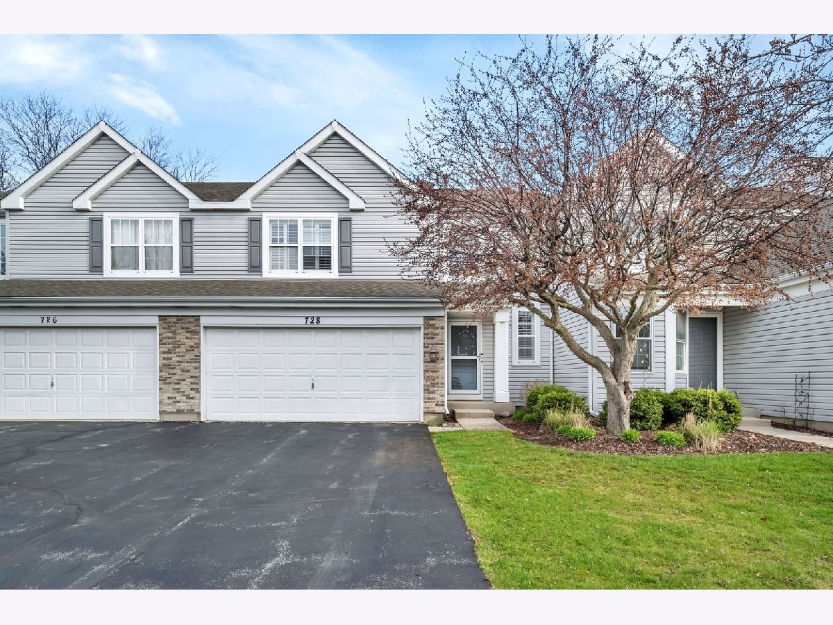 Townhomes Sold Mistwood Crystal Lake Illinois, 728 Savannah