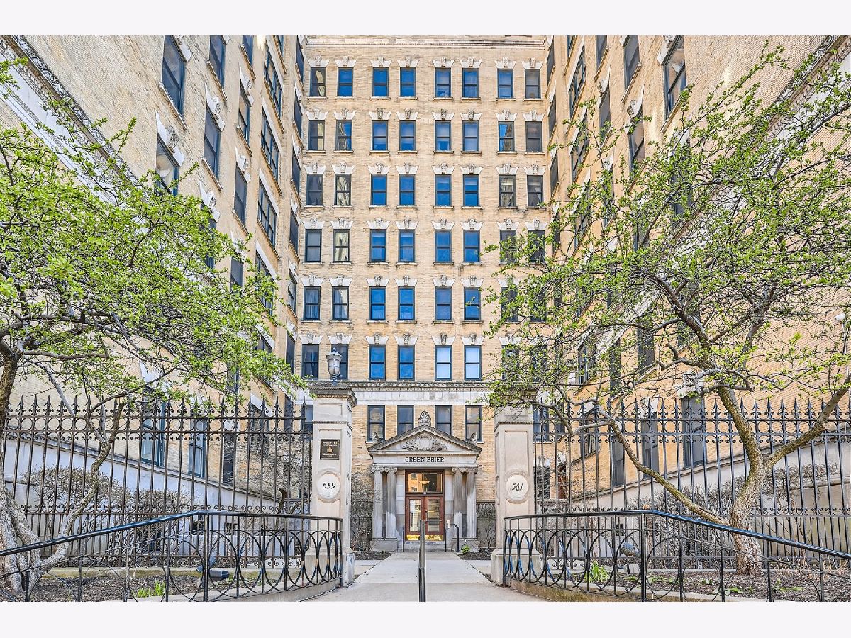 Condominiums Rented Greenbriar Chicago Illinois, 559 Surf