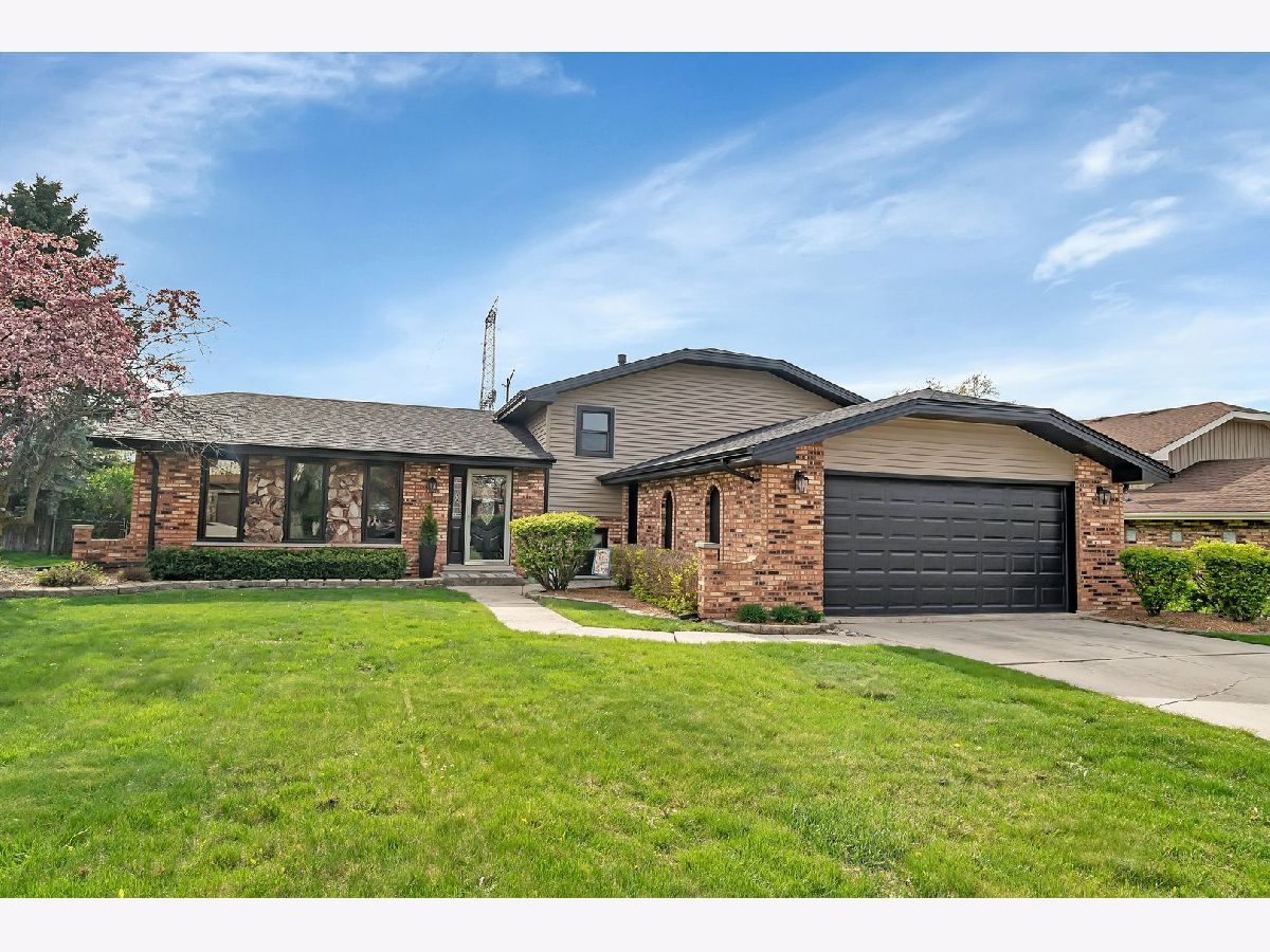 Homes Sold Meadowview Estates Homer Glen Illinois, 15554 Maple