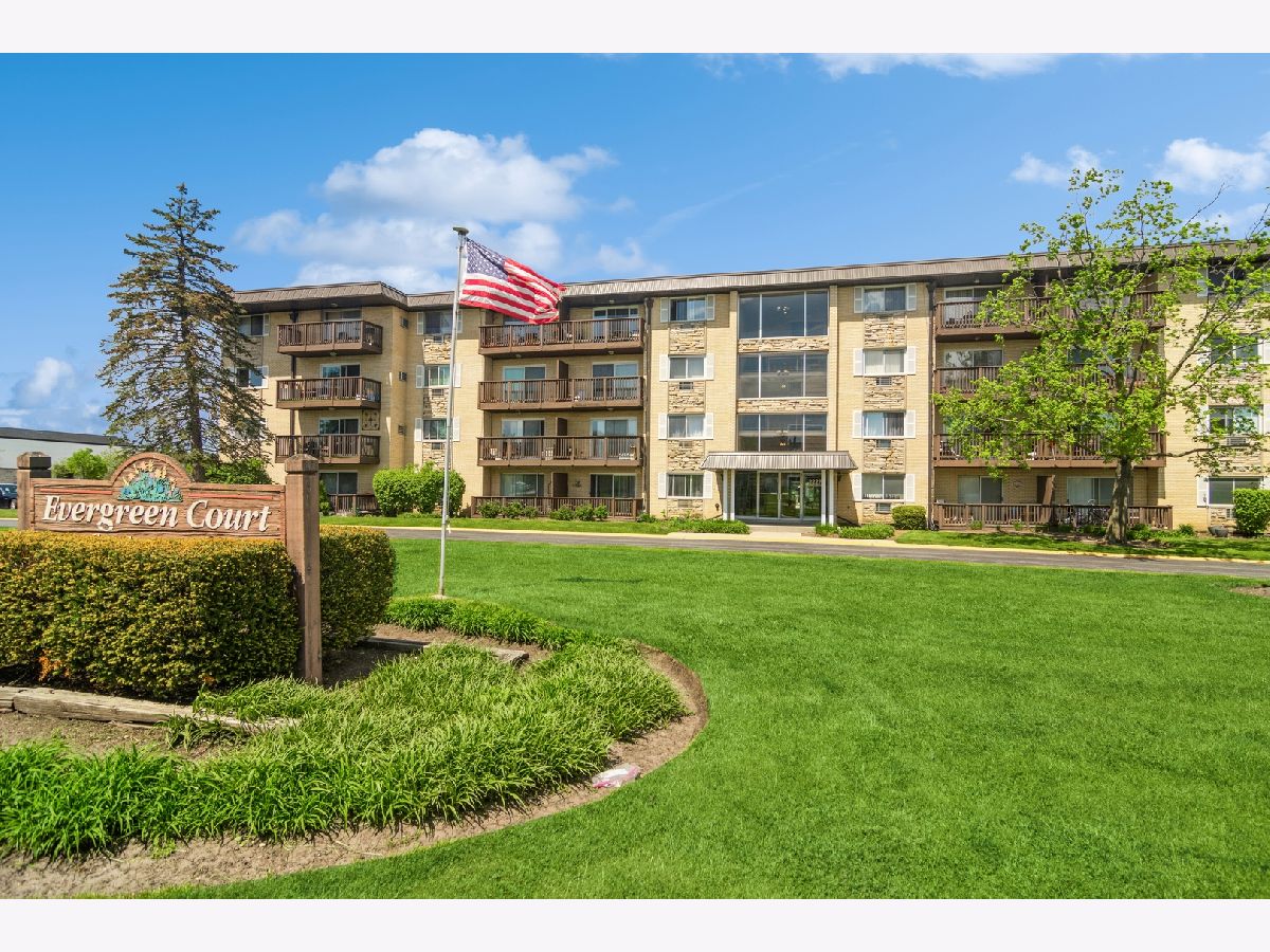 Condominiums & Homes Sold Evergreen Court Arlington Heights Illinois, 2222 Goebbert