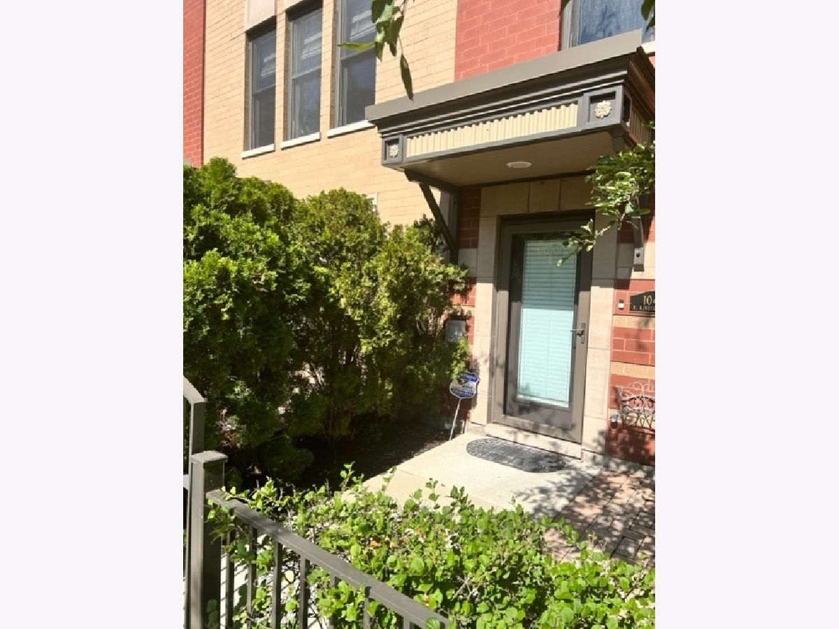 Townhomes & Condos Sold River Village Chicago Illinois, 1043 Kingsbury