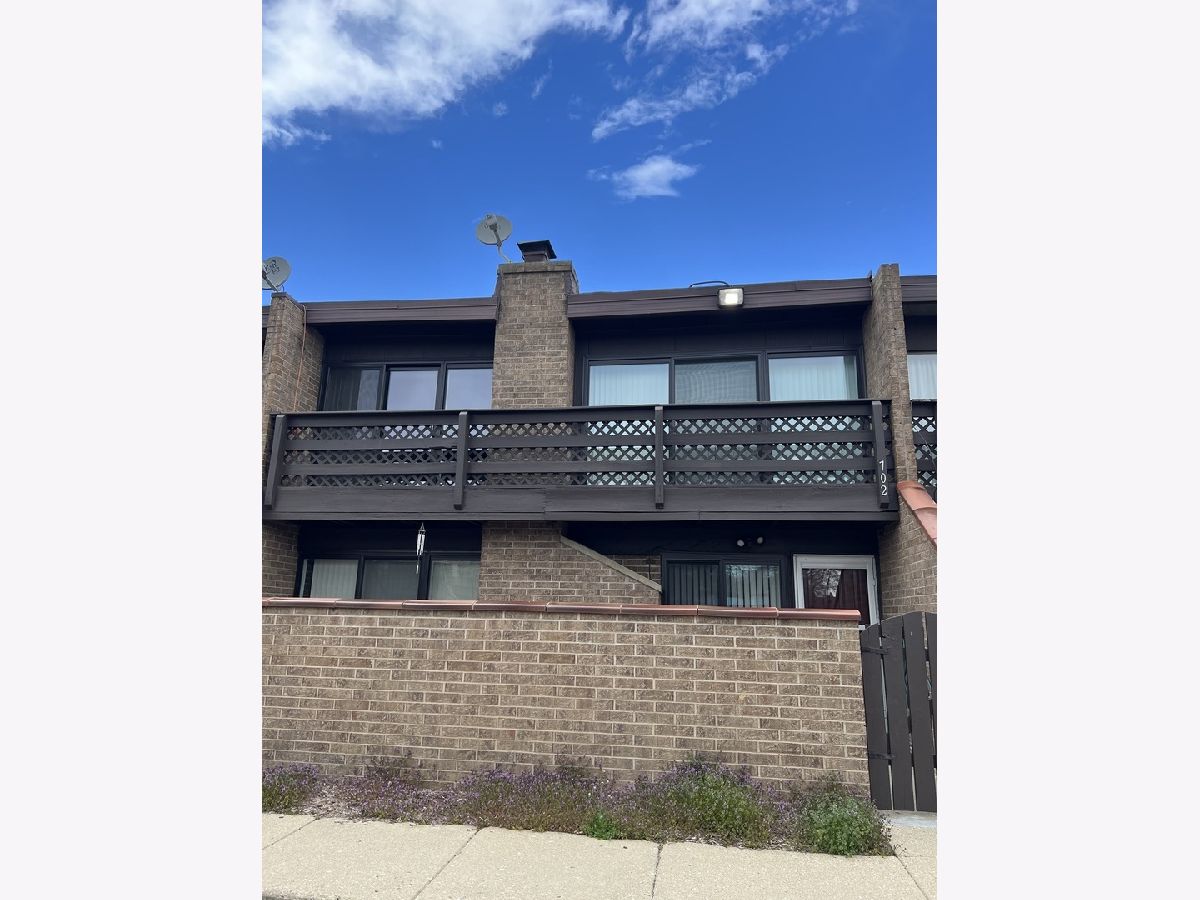 Condos & Townhomes Sold Kennington Square Elgin Illinois, 702 Kenneth