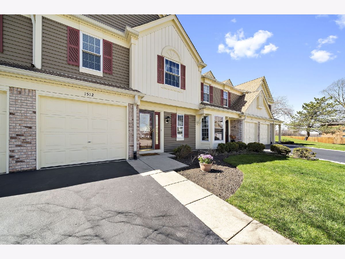 Townhomes Sold Orchard Gate Westmont Illinois, 1512 Apple Grove