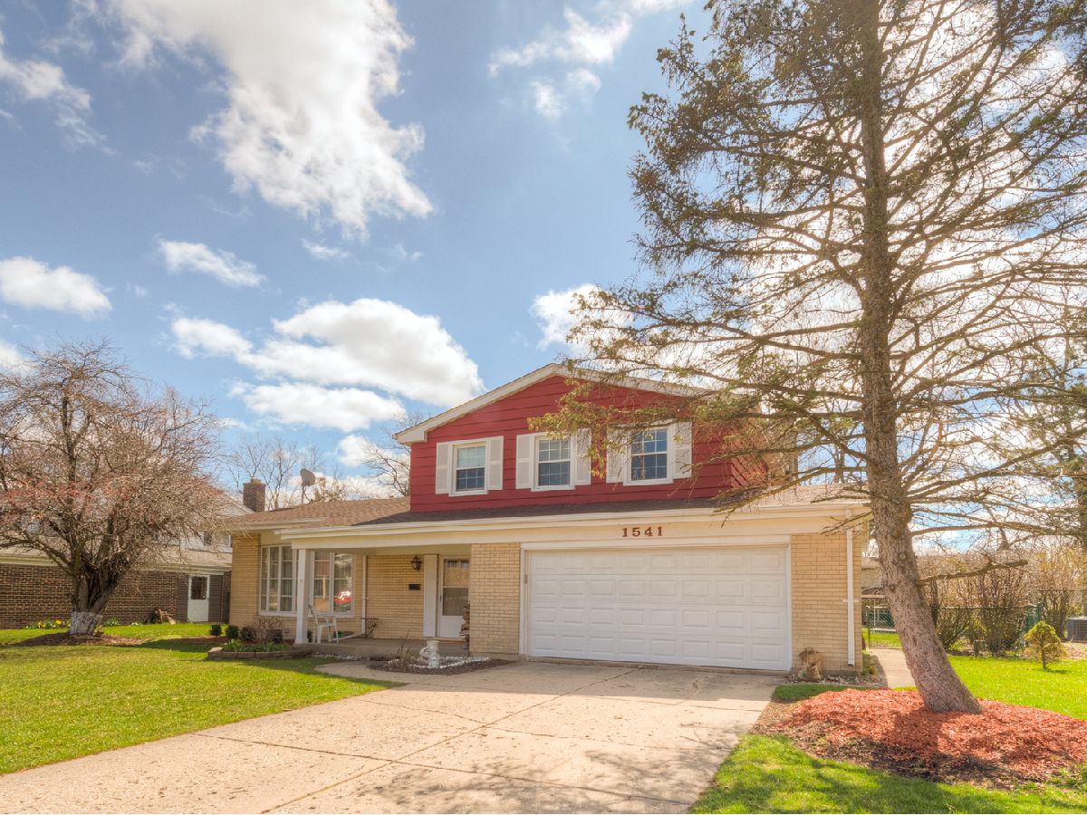 Condominiums & Homes Sold Lake Louise Palatine Illinois, 1541 Lake Louise