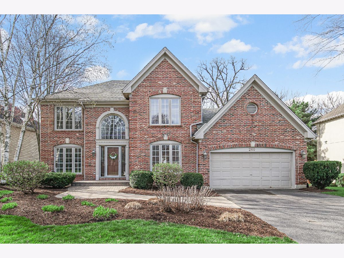 Townhomes & Condos & Homes Sold Willow Creek West Chicago Illinois, 240 Long Oak