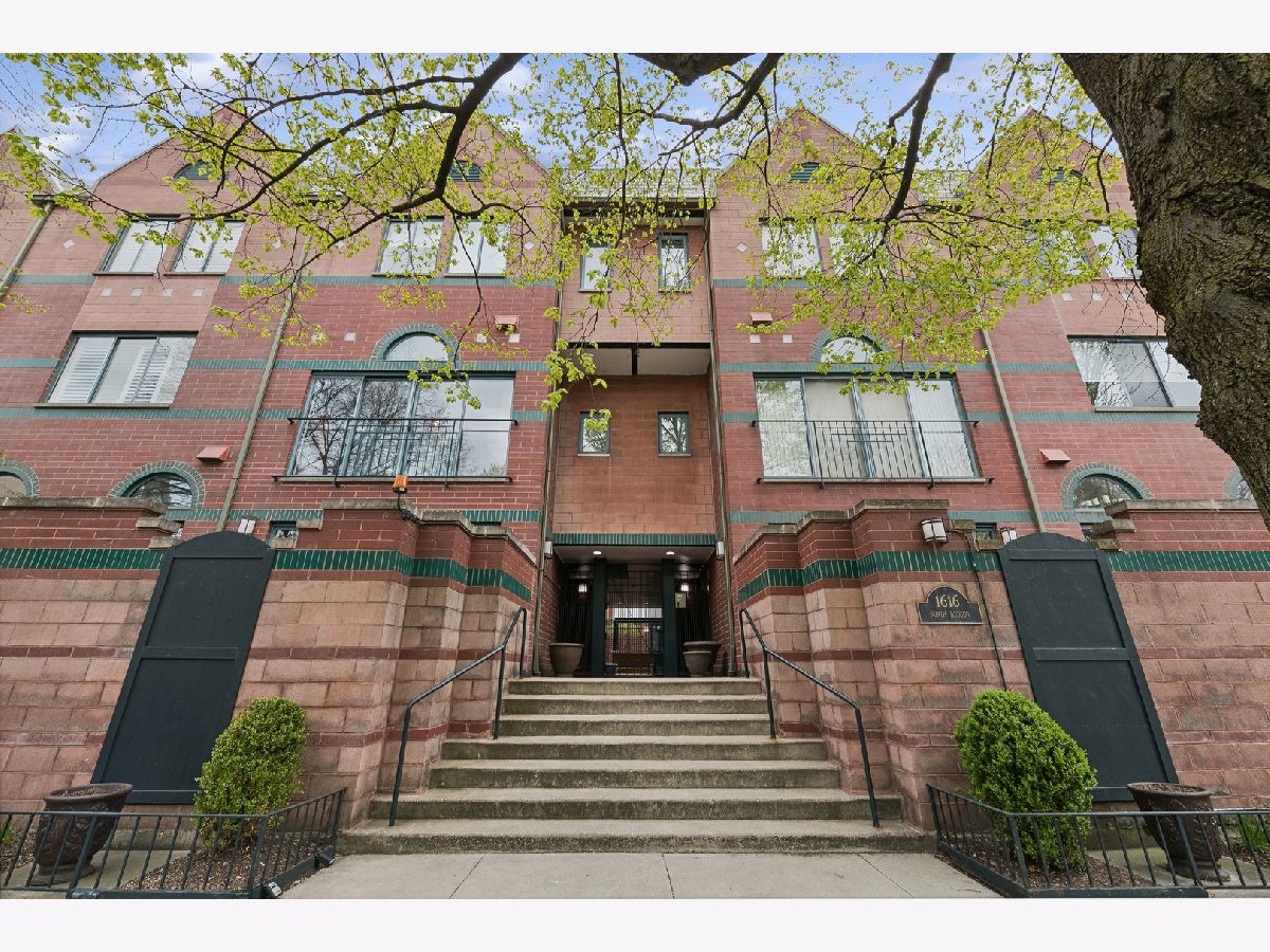 Townhomes Sold Hudson Mews Chicago Illinois, 1616 Hudson