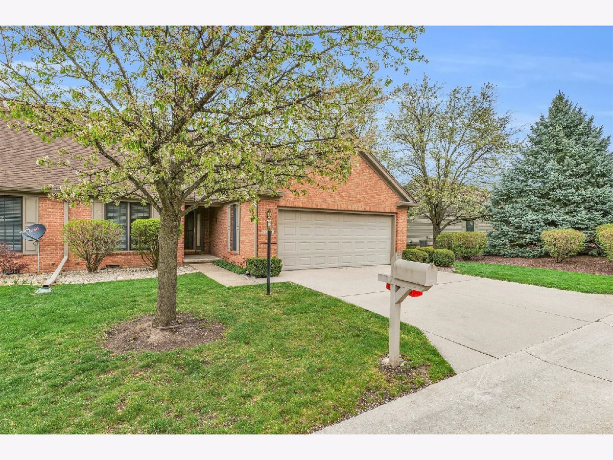 Condominiums & Homes Sold Old Farm Champaign Illinois, 1611 Broadmoor