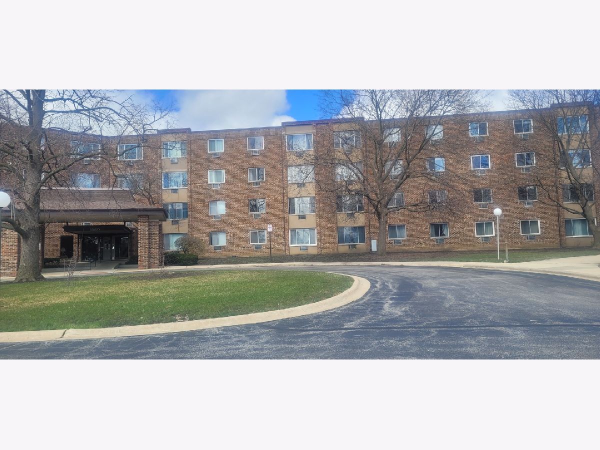 Moon Lake Village Hoffman Estates IL, Condos & Townhomes & Homes For