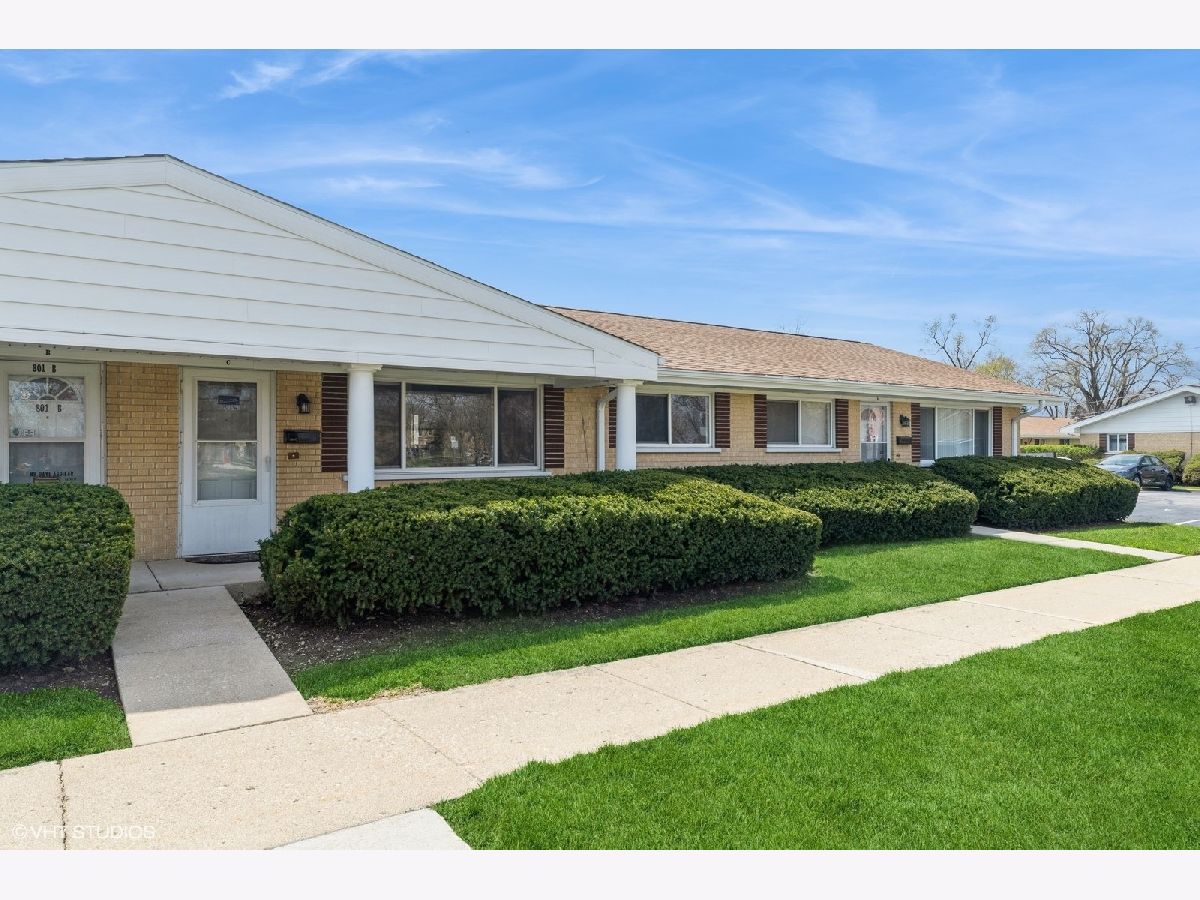 Townhomes & Condos & Homes Sold Valley Stream Wheeling Illinois, 801 Valley Stream