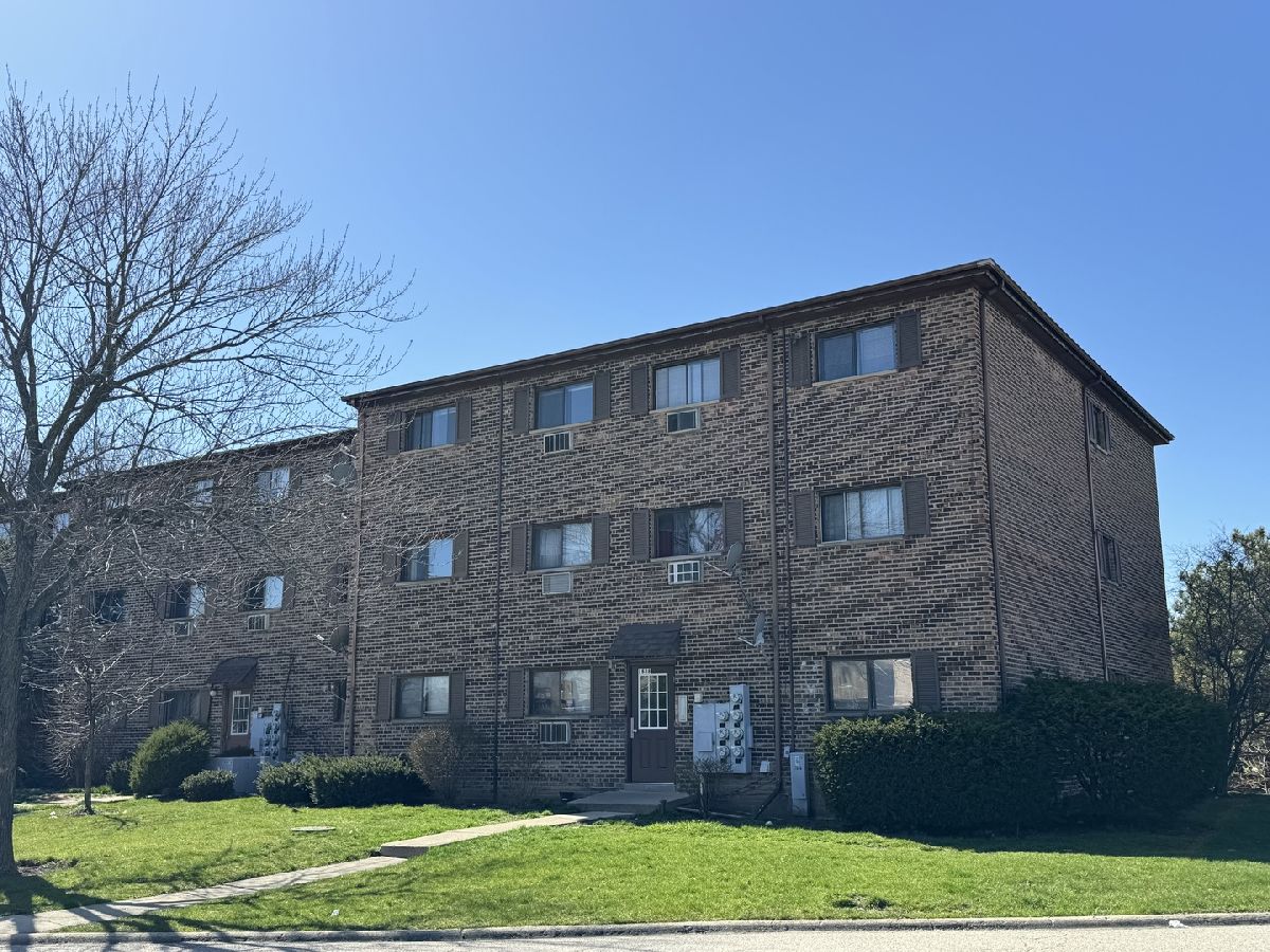 Homes Rented Silver Lake Estates Palatine Illinois, 1538 Crimson