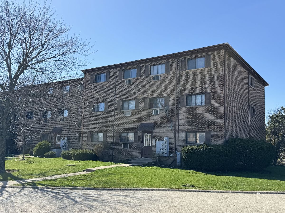 Homes Rented Silver Lake Estates Palatine Illinois, 1538 Crimson