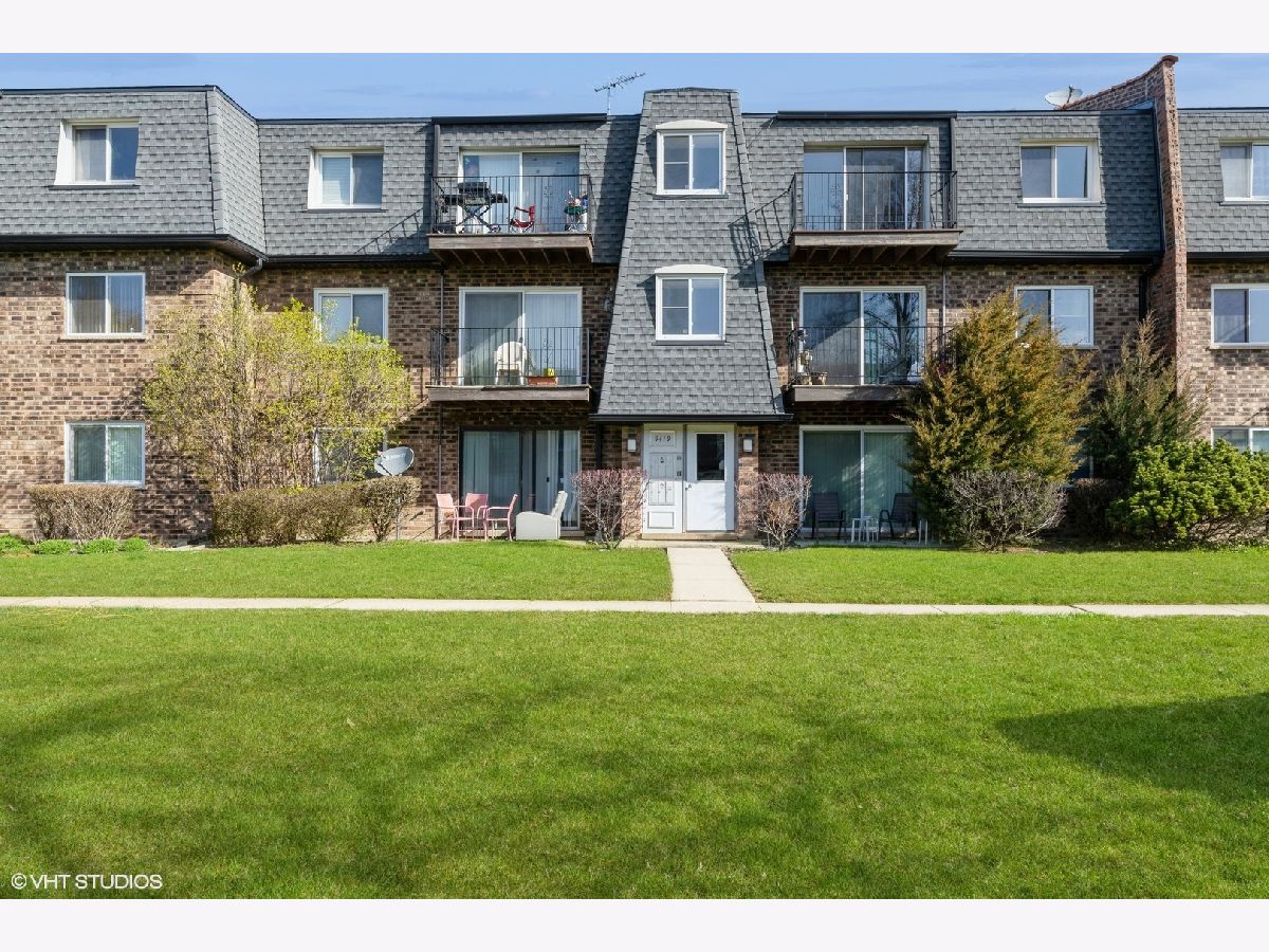 Condominiums Sold Bay Colony Des Plaines Illinois, 9419 Bay Colony