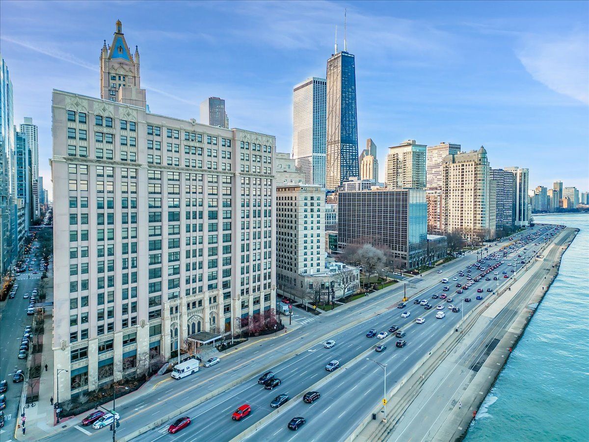 Condominiums Sold Lake Shore Place Chicago Illinois, 680 Lake Shore