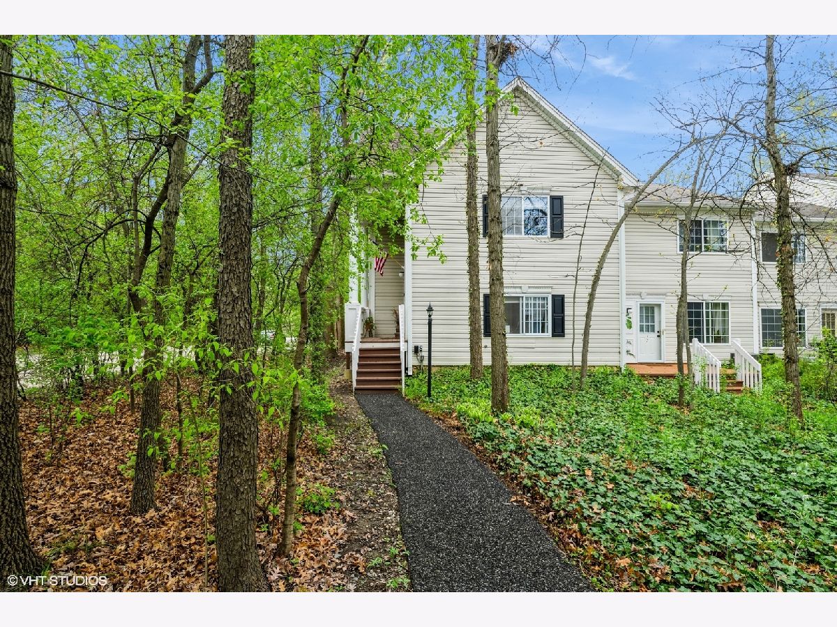Townhomes & Condos Sold Treehouse In The Woods Round Lake Illinois, 15 Macgillis