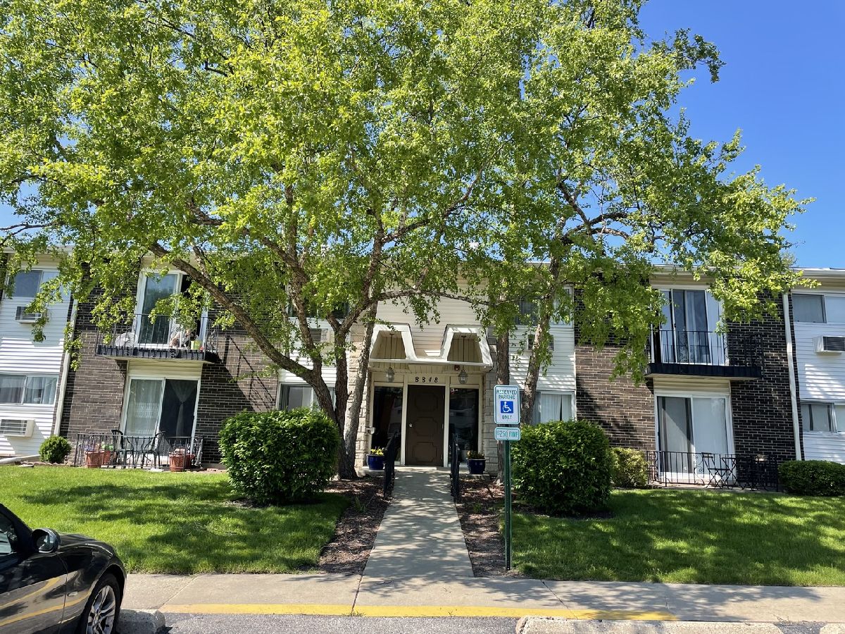 Condominiums Sold Courtland Square Des Plaines Illinois, 8848 Kenneth