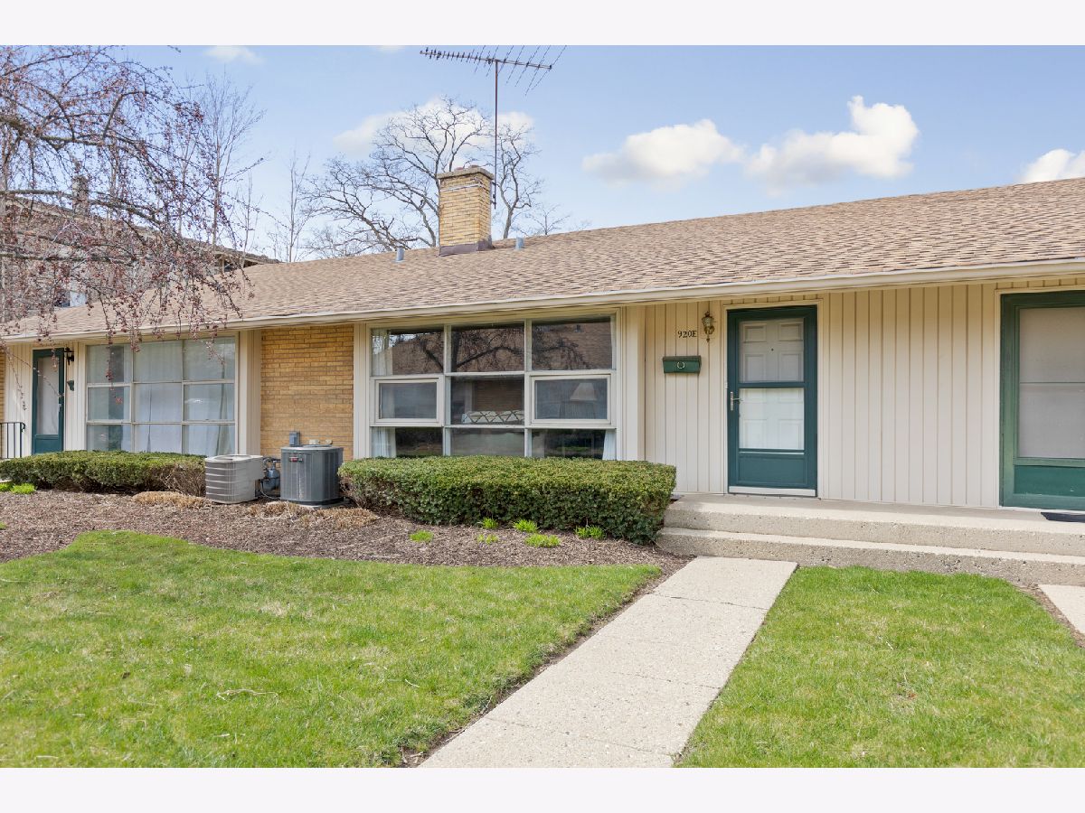 Townhomes Sold Bryton Square Libertyville Illinois, 920 Milwaukee