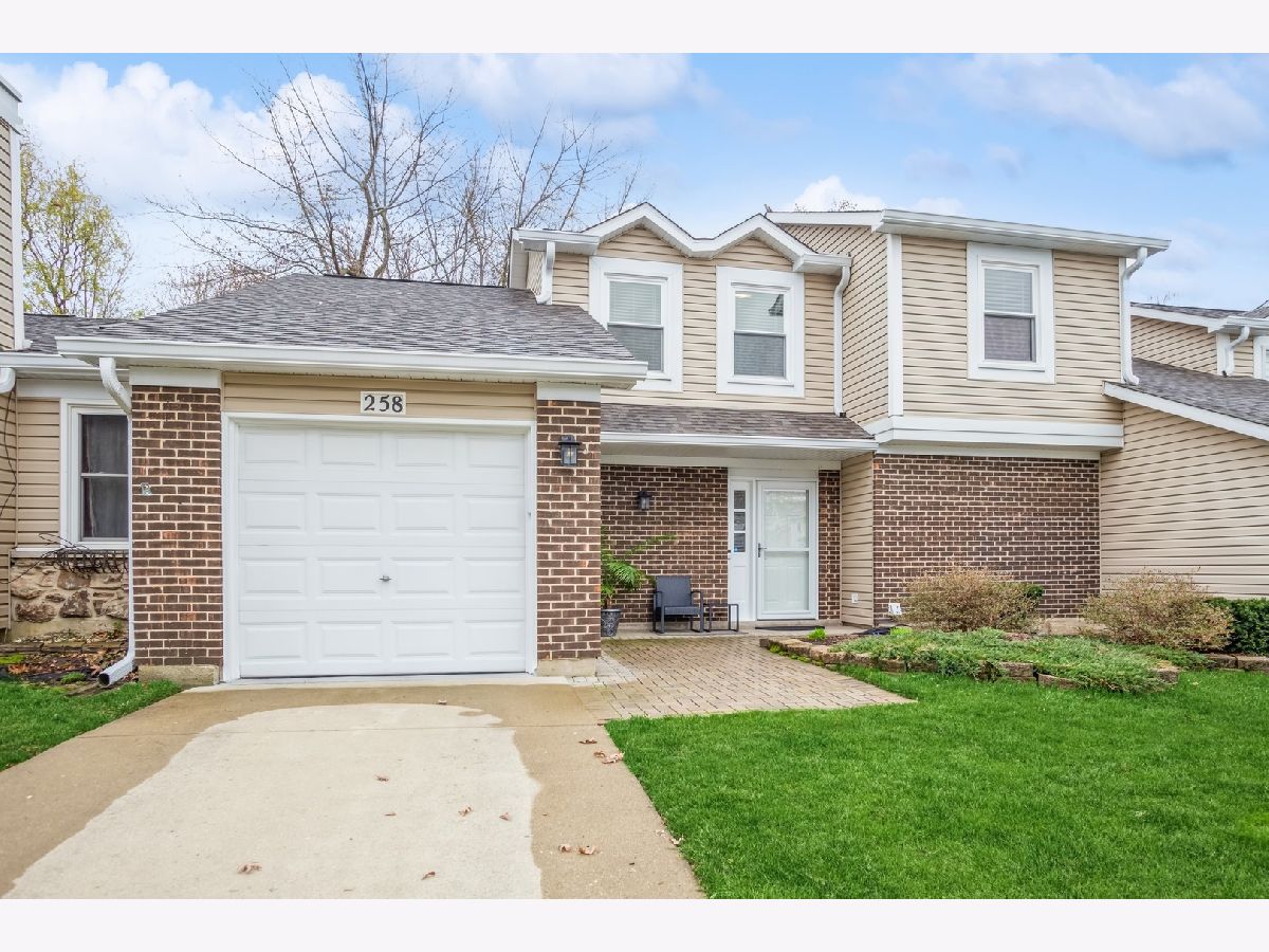 Townhomes Sold Westwind Bloomingdale Illinois, 258 Hearthside