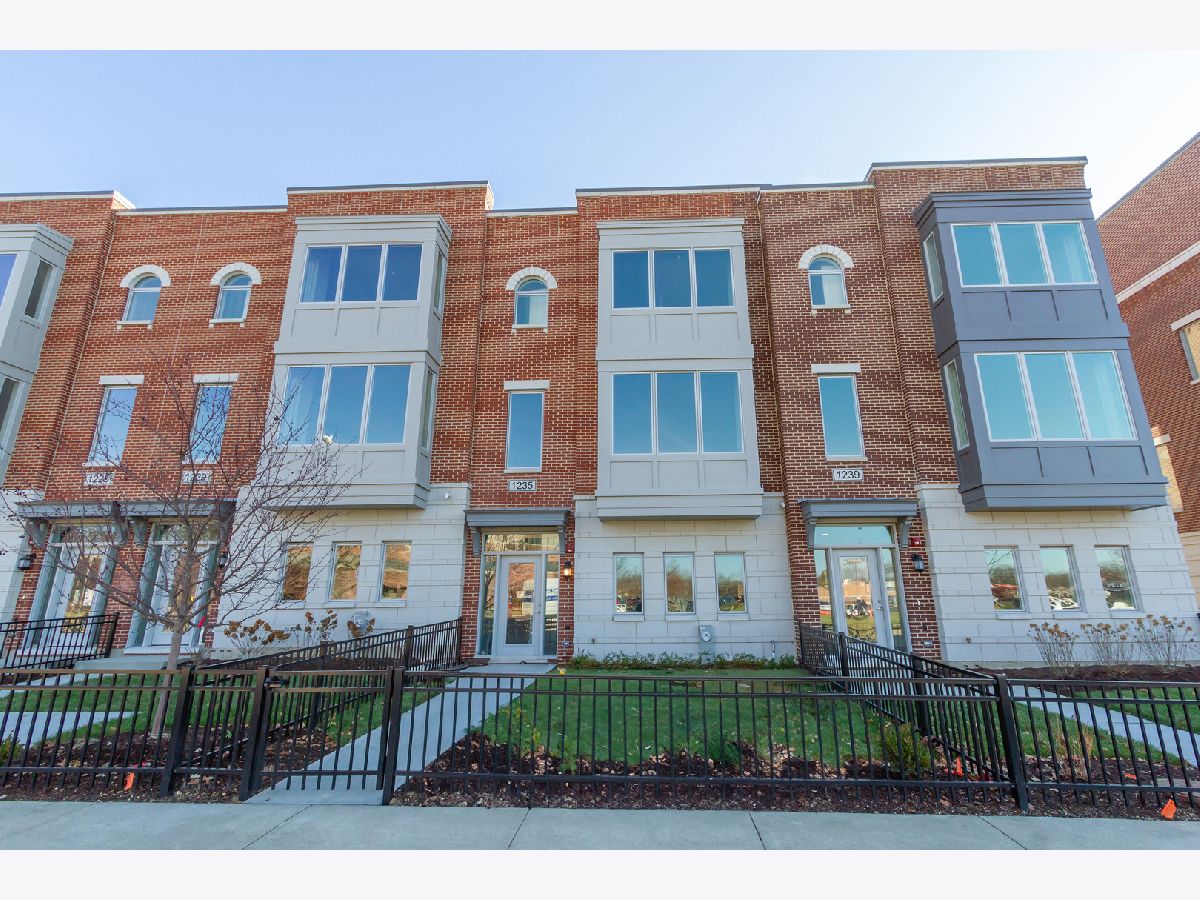 Condos & Townhomes Sold Gateway Northbrook Illinois, 1235 Shermer