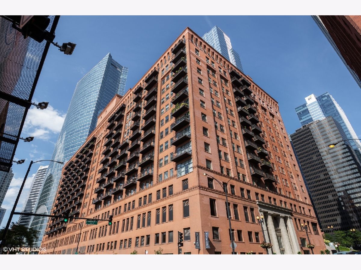 Condominiums Rented Randolph Place Chicago Illinois, 165 Canal