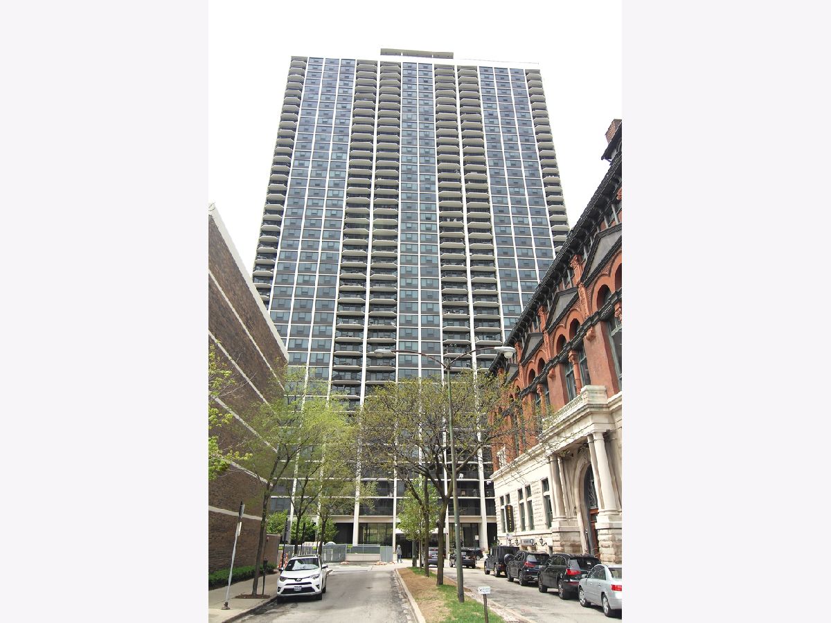 Condominiums Rented James House Chicago Illinois, 1560 Sandburg