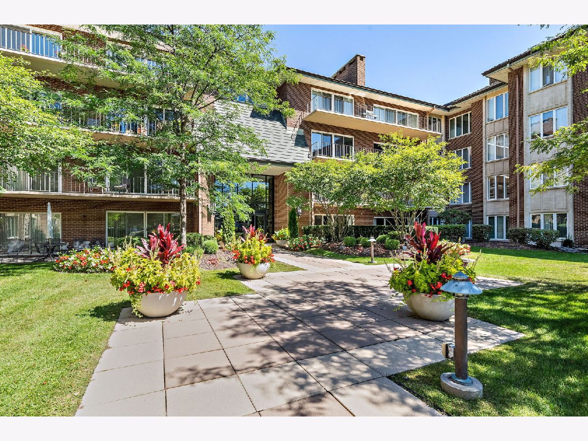 Condominiums Sold Oak Brook Club Oak Brook Illinois, 5 Oak Brook Club